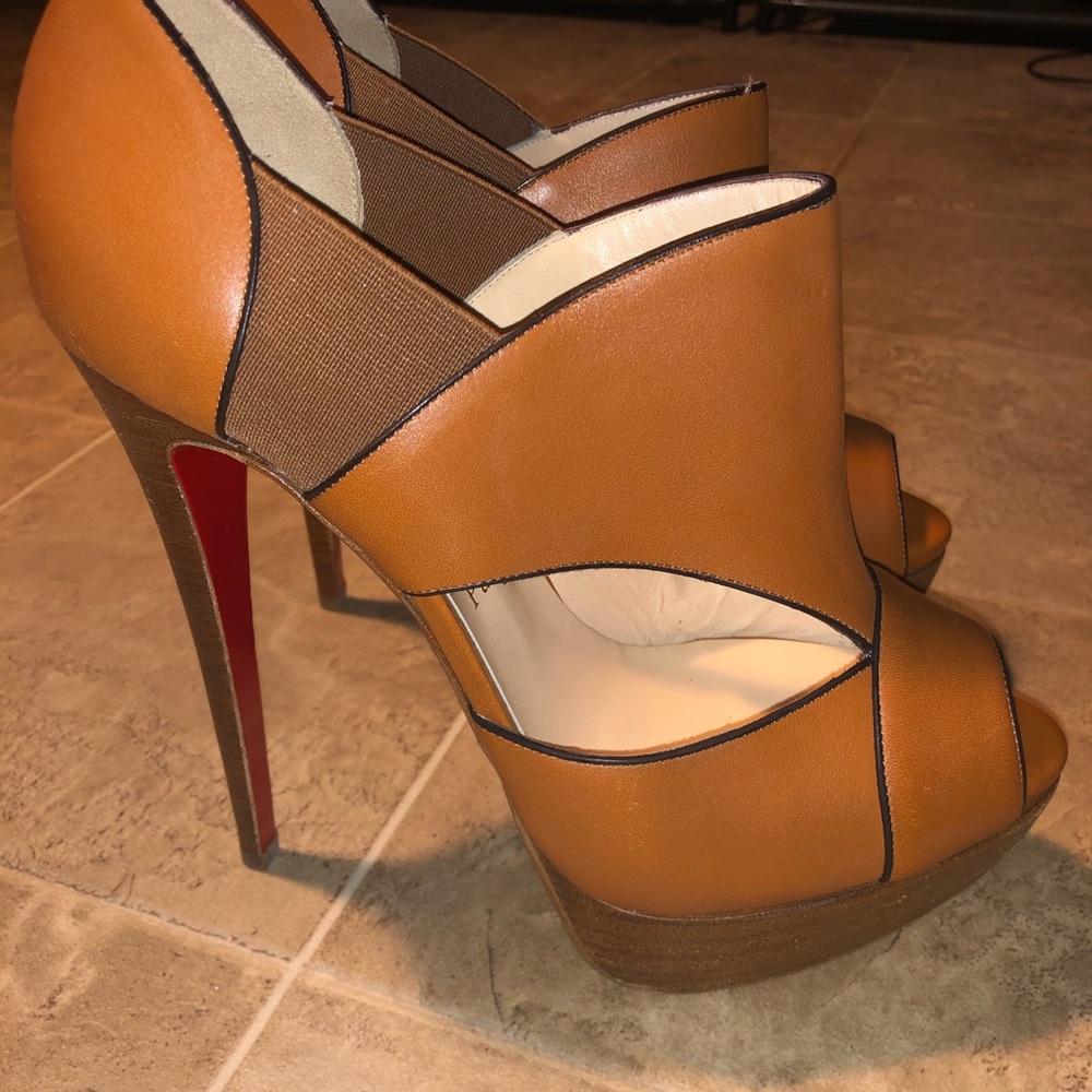 Auth Christian Louboutin Cognac Pitou 38.5